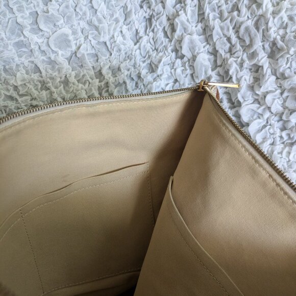 Louis Vuitton: Azur Damier Totally MM - Picture 11 of 13